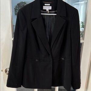 Q4.    Calvin Klein Women's Elegant Black Suit Jacket